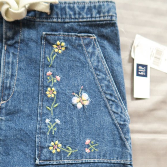 GapKids Girls Denim Skirt w/Embroidered Flowers and Butterfly   Size 4   NWT - Picture 2 of 7
